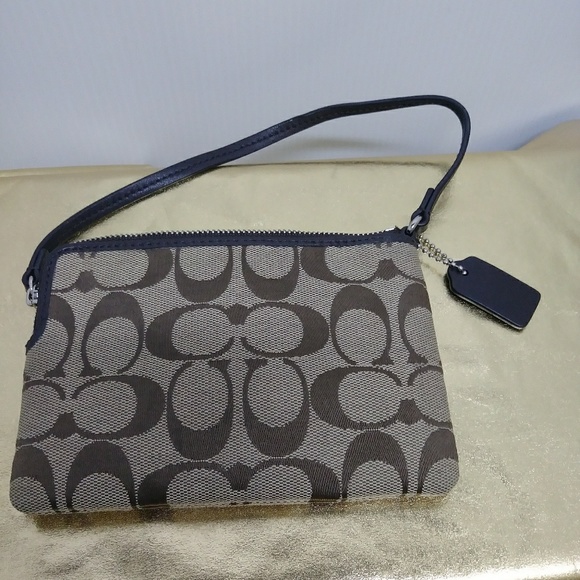 Coach wristlet - Picture 4 of 6
